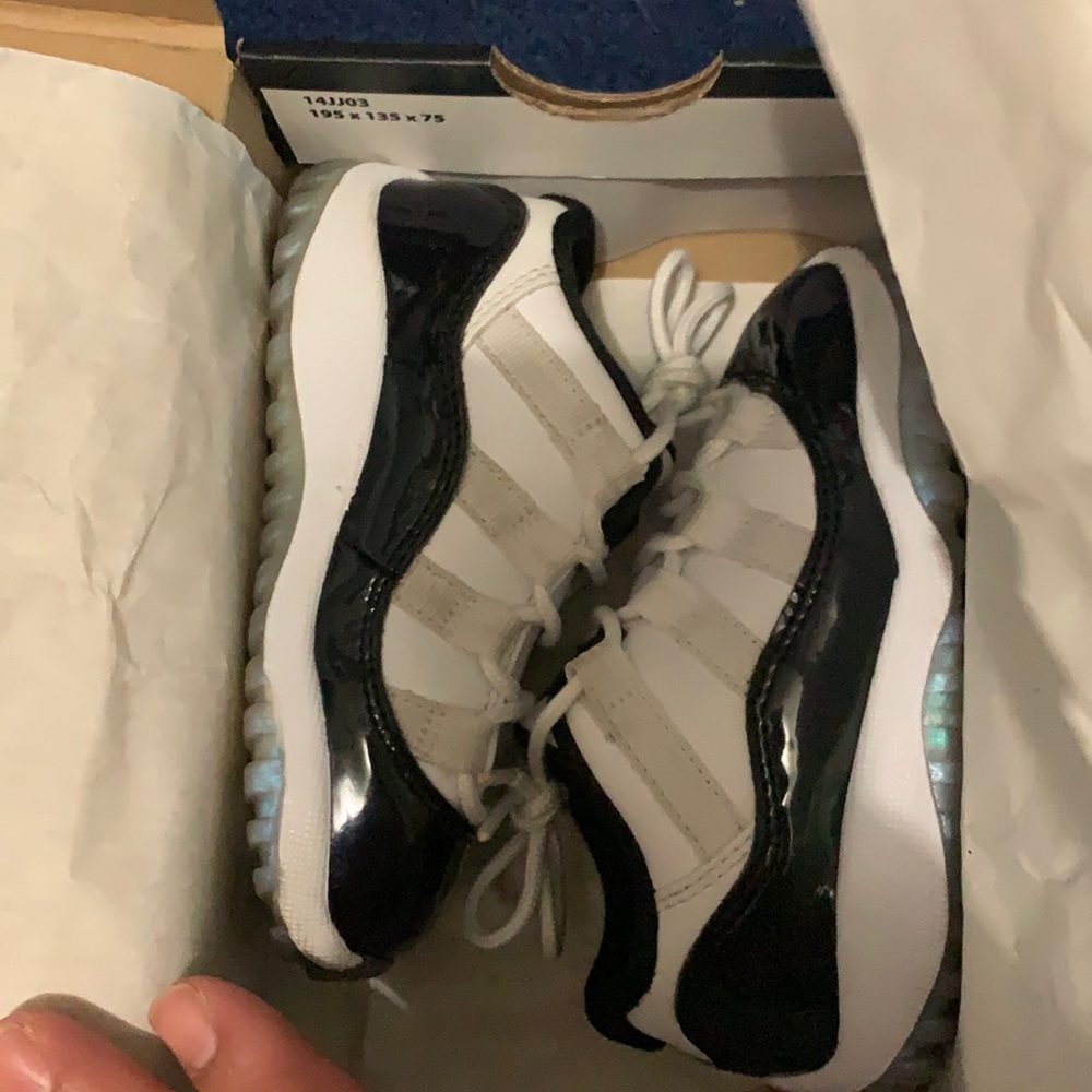 Jordan 11 Retro Low (Emerald)